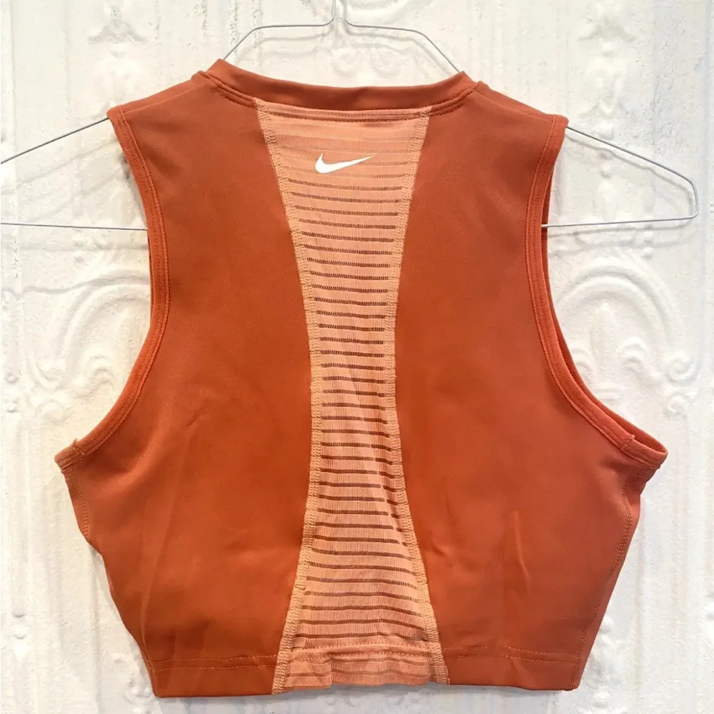 NWT NIKE PRO WOMEN’S DRI-FIT CROP TANK TOP PEACH 1/2 ZIP DM6952-824 SIZE XXL - Picture 3 of 3